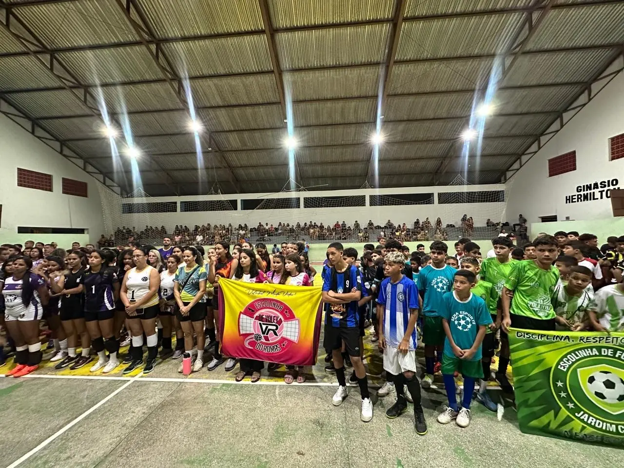 Em Sena, jovens saem às pressas de campeonato com medo de perderem emprego; entenda