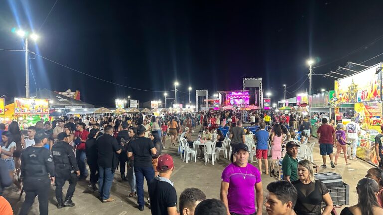 Público já lota pré-show de Natanzinho Lima na noite de encerramento do Festival do Açaí