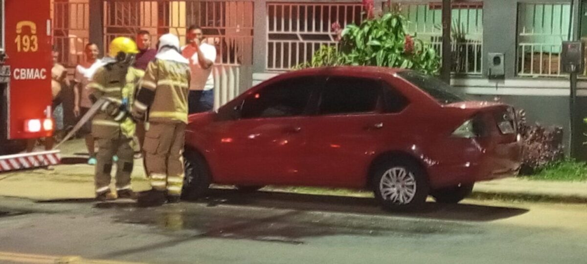 Bombeiros controlam princĂpio de incĂȘndio em veĂculo no centro de Cruzeiro do Sul Bombeiros controlam princĂpio de incĂȘndio em veĂculo no centro de Cruzeiro do Sul