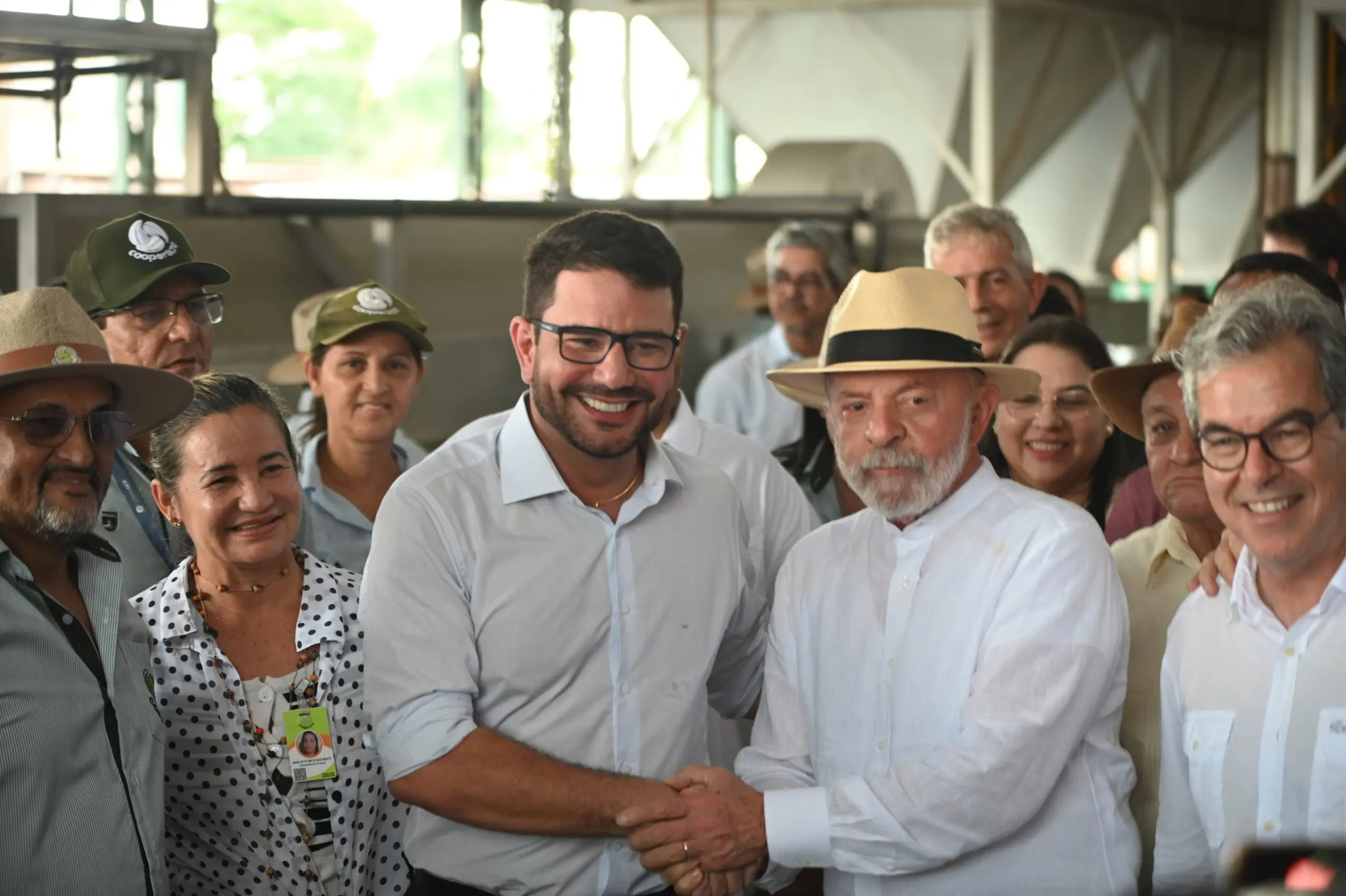 Ao lado de Lula, Gladson mostrou ser um estadista e que governar exige pontes, não muros
