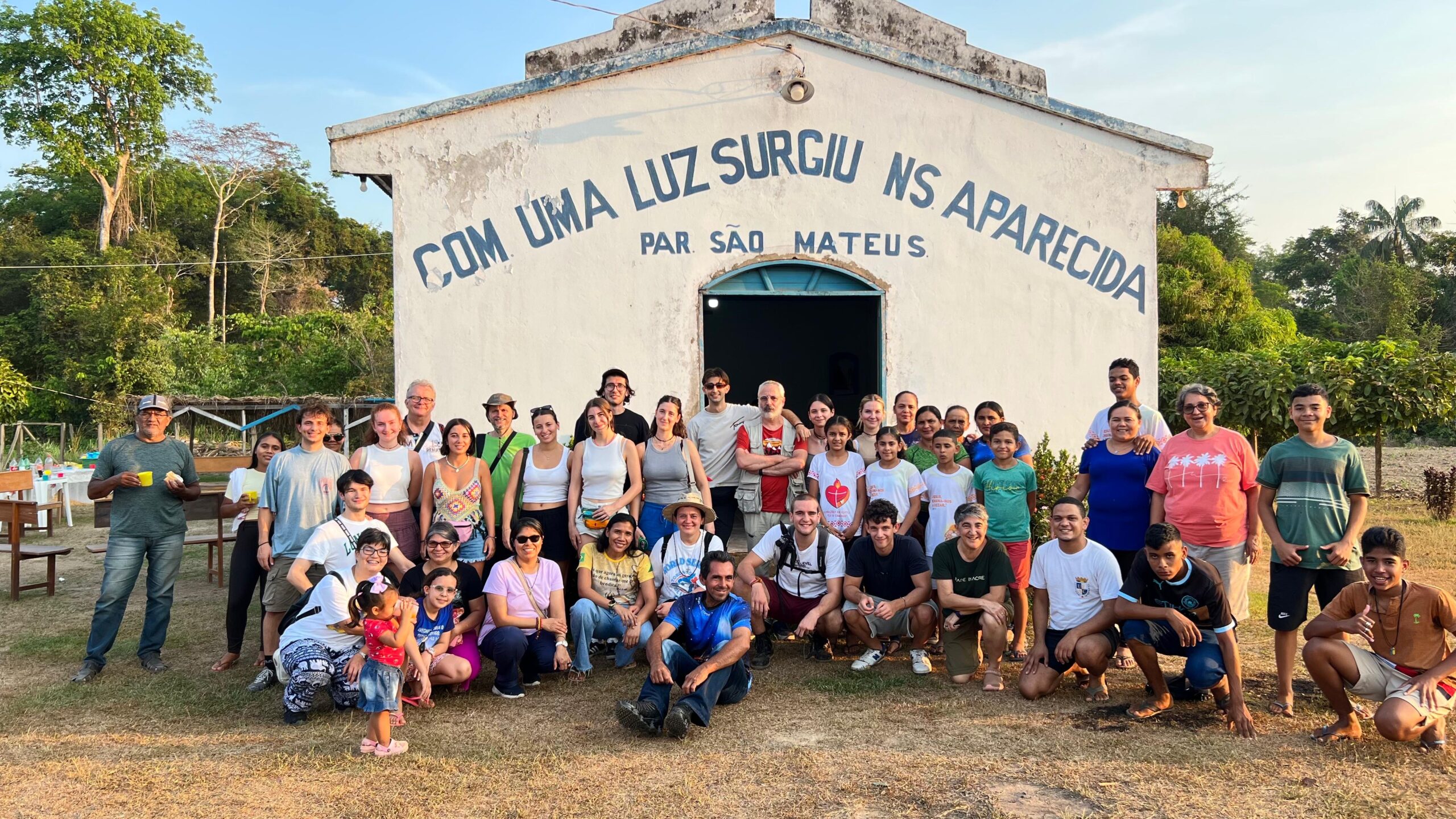 Jovens italianos visitam comunidade católica na zona rural de Rio Branco