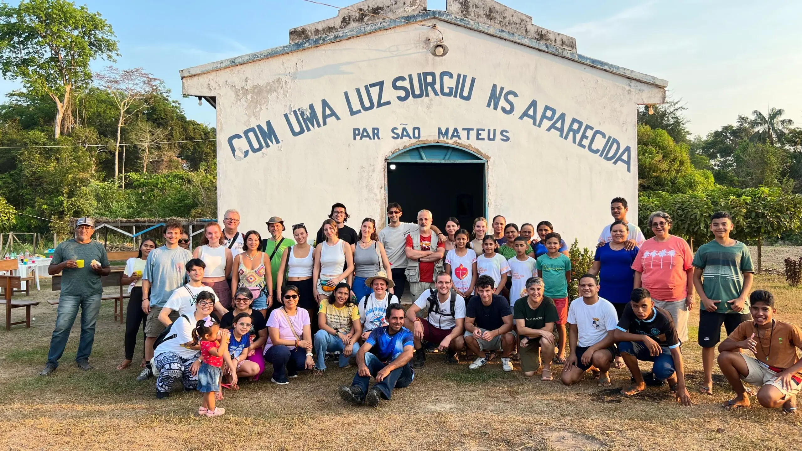 Jovens italianos visitam comunidade católica na zona rural de Rio Branco