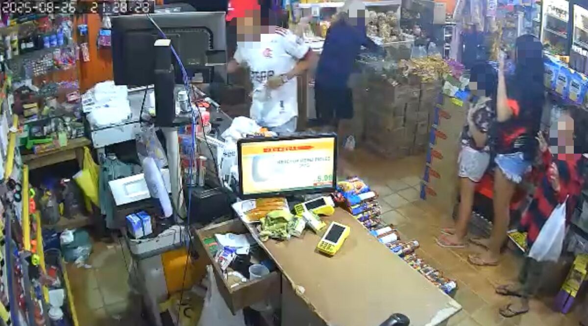 Adolescente é baleado após assalto, sequestro, troca de tiros e perseguição em Rio Branco Adolescente é baleado após assalto, sequestro, troca de tiros e perseguição em Rio Branco
