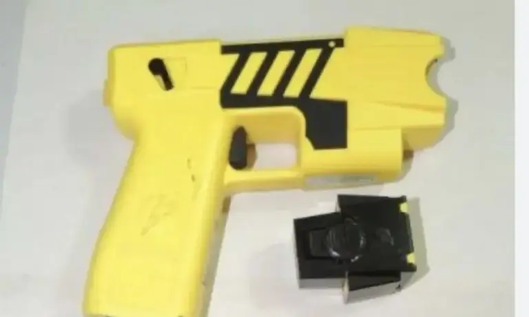 Homem é preso após invadir casa da mãe, atacar policial e tentar roubar arma