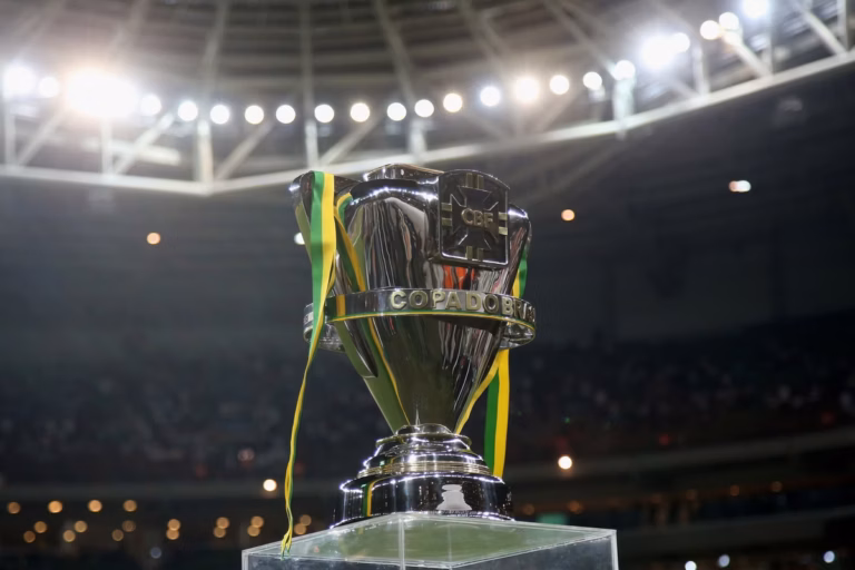 Sorteio das quartas de final da Copa do Brasil acontece nesta terça