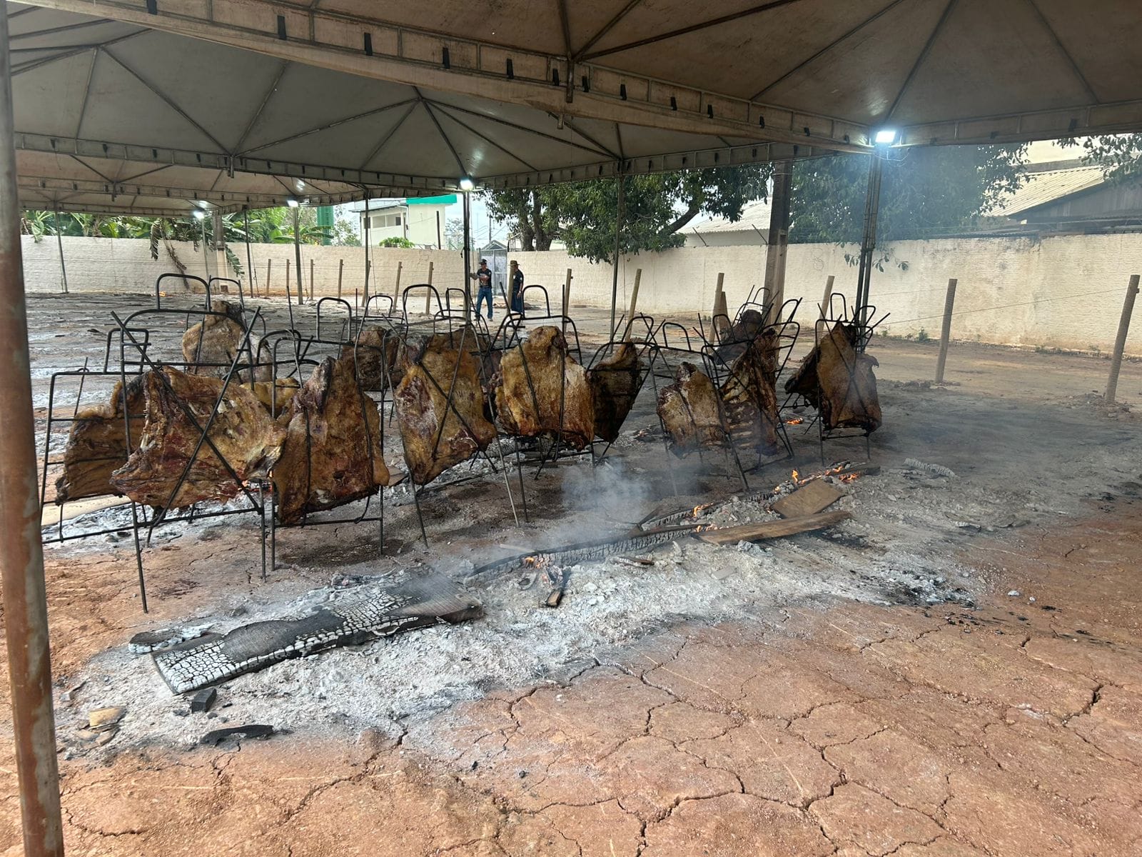 Com presença de Gladson e Mailza, Costelão da Maçonaria reúne centenas de pessoas; FOTOS