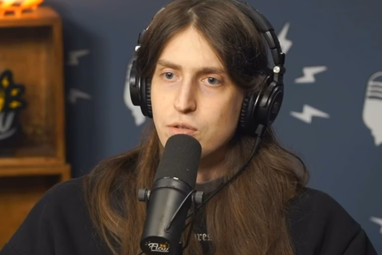 Vídeo mostra prisão de homem acusado de ameaçar youtuber Felca