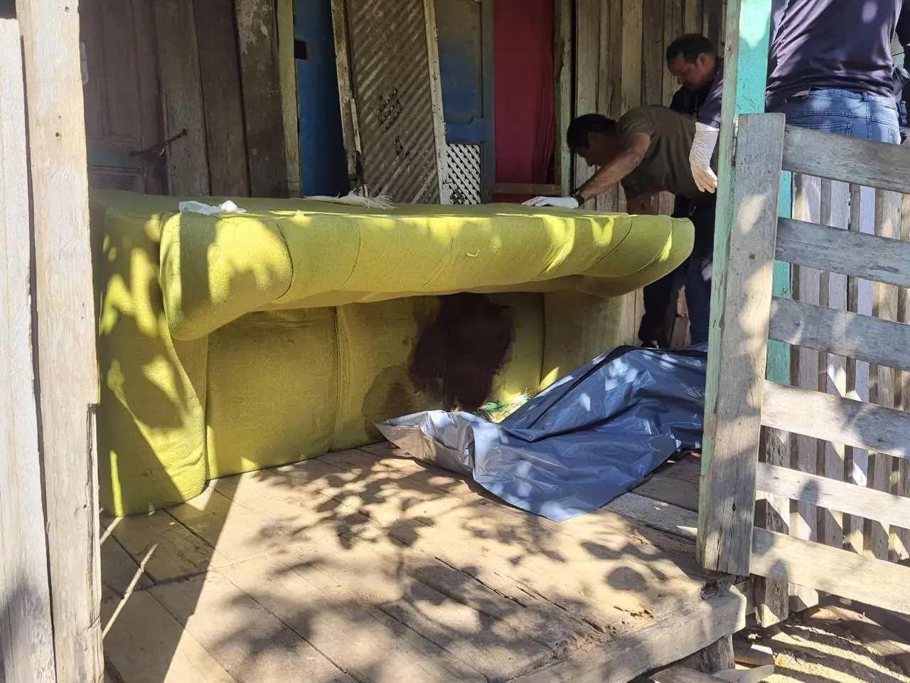 Homem é executado a tiros enquanto dormia em sofá na varanda de casa no Acre; veja detalhes
