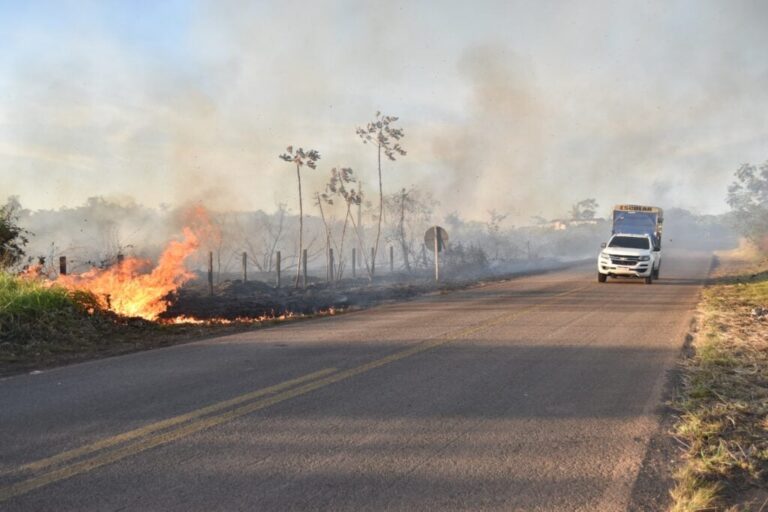 Fumaça das queimadas reduz visibilidade nas estradas e Defesa Civil estadual alerta população