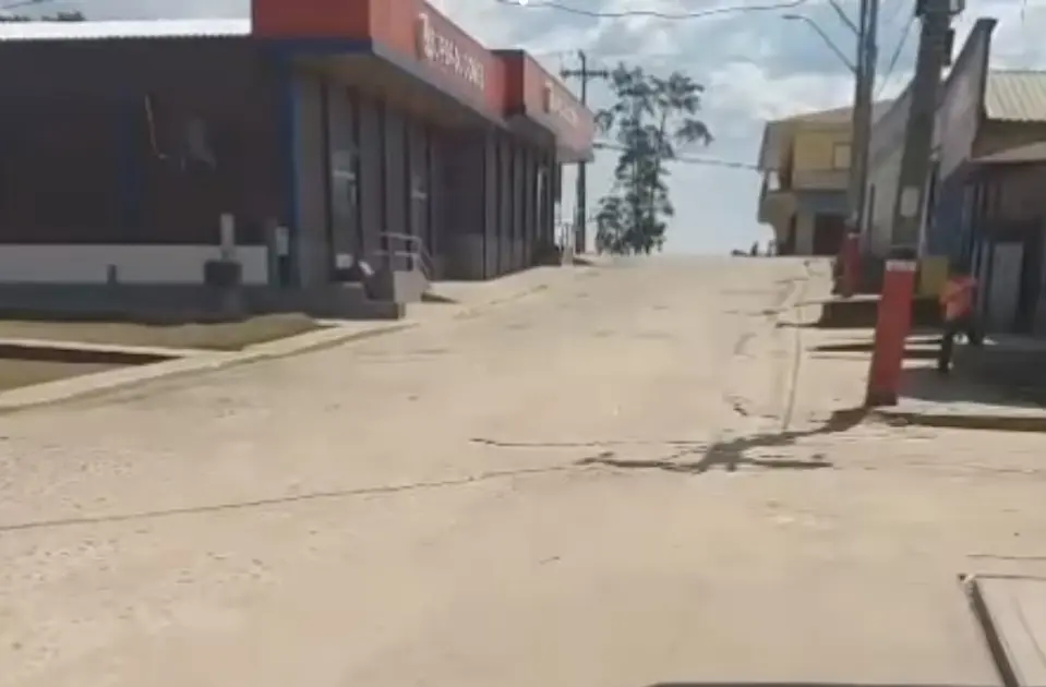 Após abertura de ramal pelo Deracre, moradores do Envira, no Amazonas, participam de Festival do Açaí em Feijó