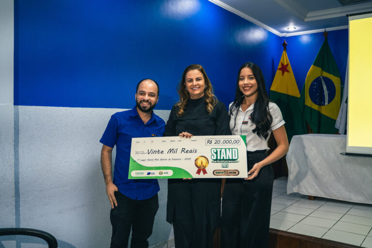 Sem Fronteiras sorteia prêmio de R$ 20 mil a funcionários após vencer como stand mais bonito da Expoacre