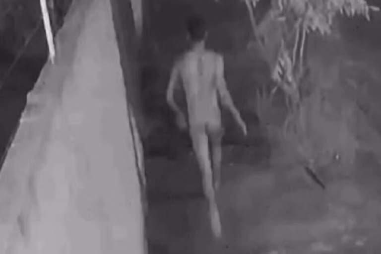 Cena de filme: Jovem foge pelado para não ser morto pelo ex da “ficante”