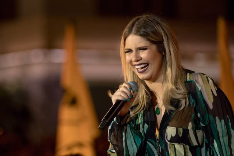 Pen drive com gravações de Marília Mendonça é alvo de disputa