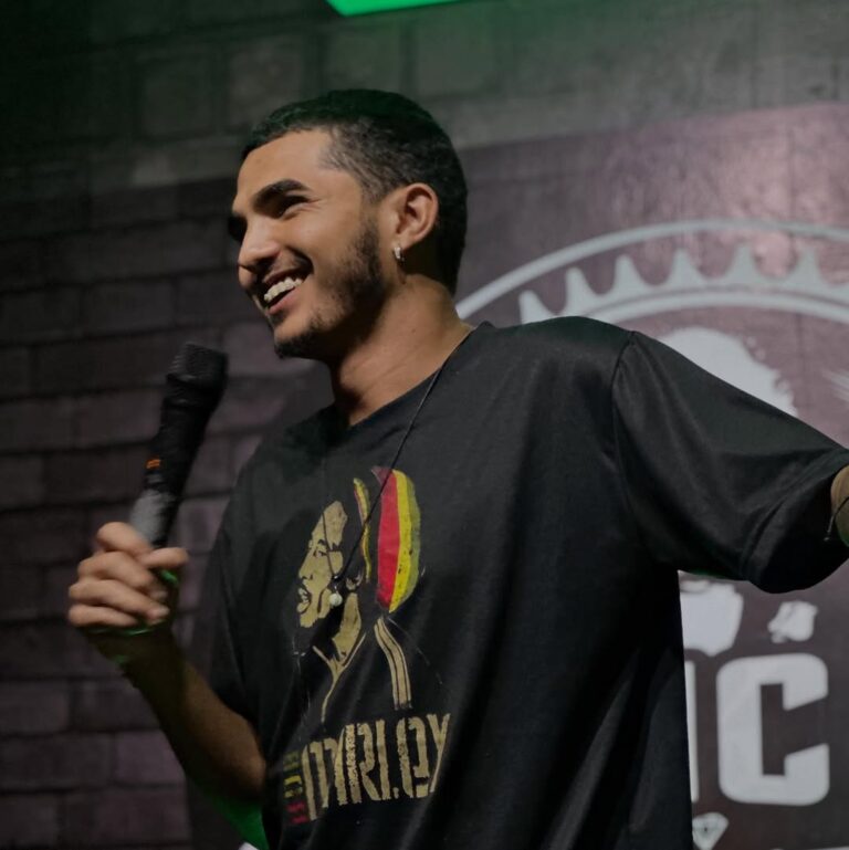 Humorista Silvio Lamartini se apresenta em Rio Branco neste sábado com participação de artistas locais