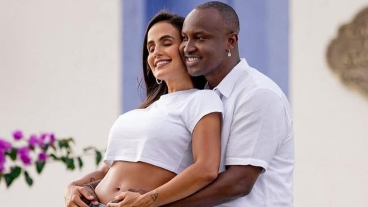 Carol Peixinho exibe barrigão de 8 meses e revela nome do filho com Thiaguinho Carol Peixinho exibe barrigão de 8 meses e revela nome do filho com Thiaguinho