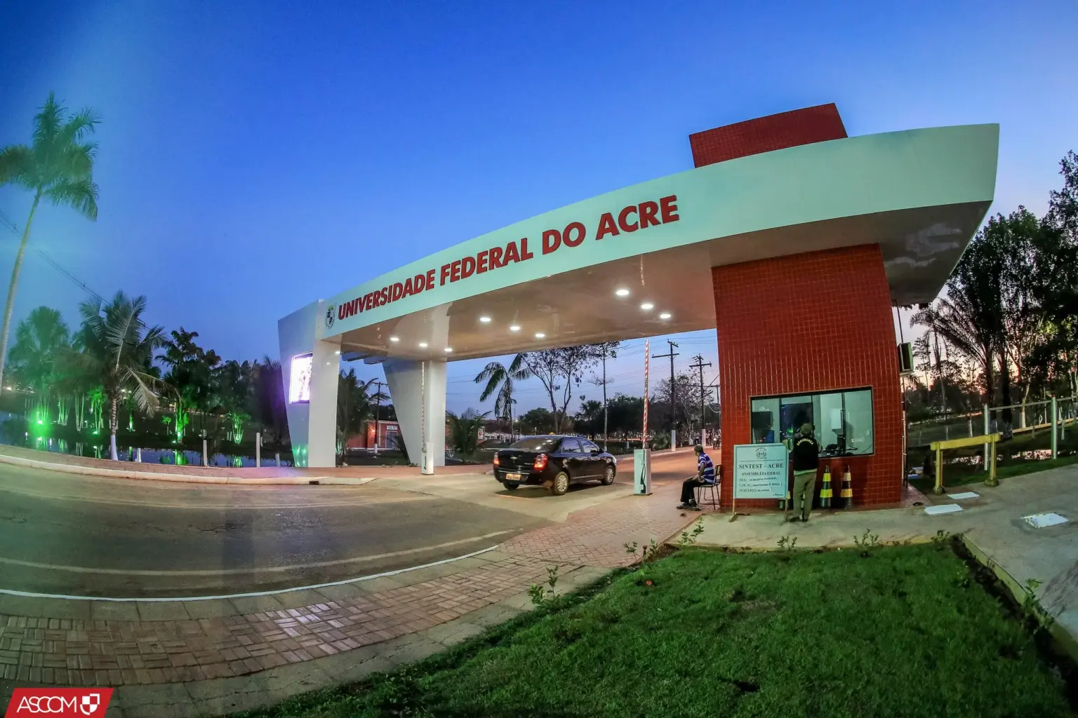 Edital concurso Ufac publicado: são 8 vagas e iniciais de até R$ 5,2 mil
