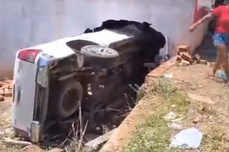 Veterinário capota carro após inalar nitrogênio de tambor de sêmen