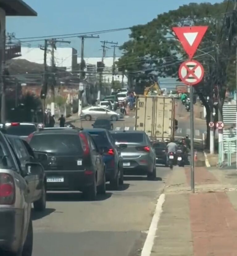 Trânsito intenso é registrado após interdição total por conta das obras do Viaduto da Ceará