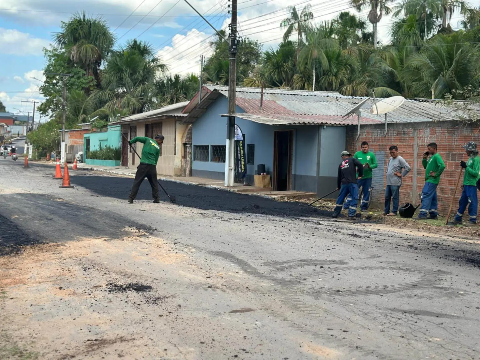 Deracre e prefeitura de Feijó realizam operação tapa-buraco no centro da cidade
