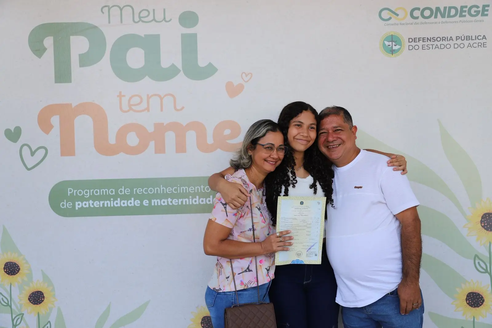 Adolescente do Acre tem nome dos tios incluído oficialmente na certidão de nascimento como pais