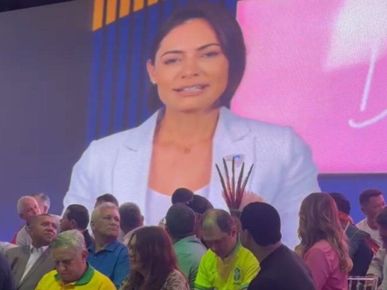 Márcio Bittar recebe mensagens de apoio de Michelle Bolsonaro durante filiação ao PL