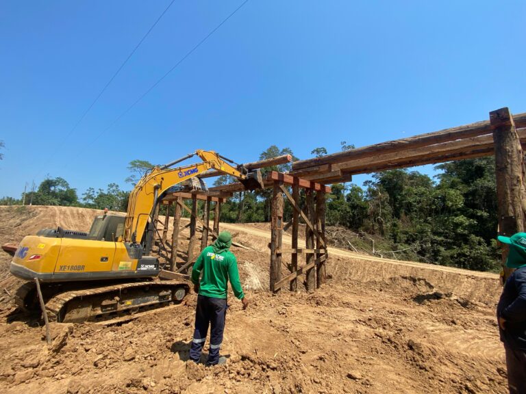 Deracre inicia obras na ponte da BR-307 e recebe reconhecimento de moradores do Ramal Pentecostes