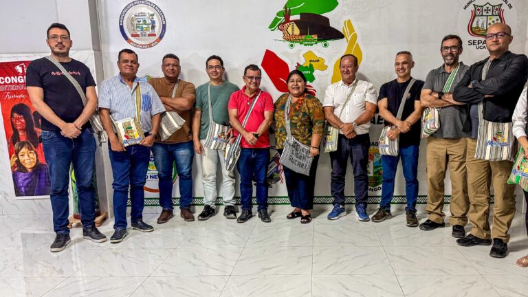 Em reunião com prefeitos peruanos, Gonzaga e comitiva acreana debatem integração entre Acre e Peru