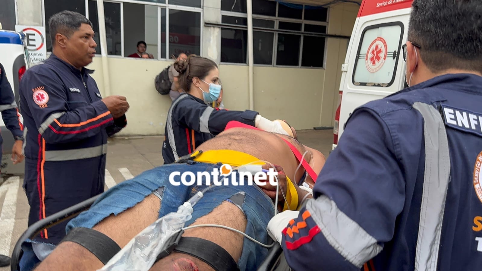 Motociclista supostamente alcoolizado perde o controle da moto, cai na BR-364 e é socorrido pelo Samu