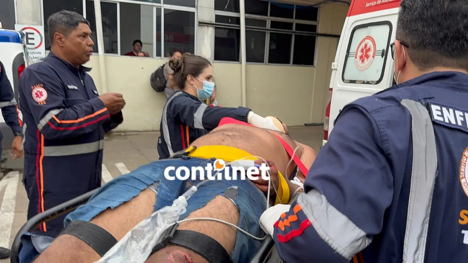 Motociclista supostamente alcoolizado perde o controle da moto, cai na BR-364 e é socorrido pelo Samu