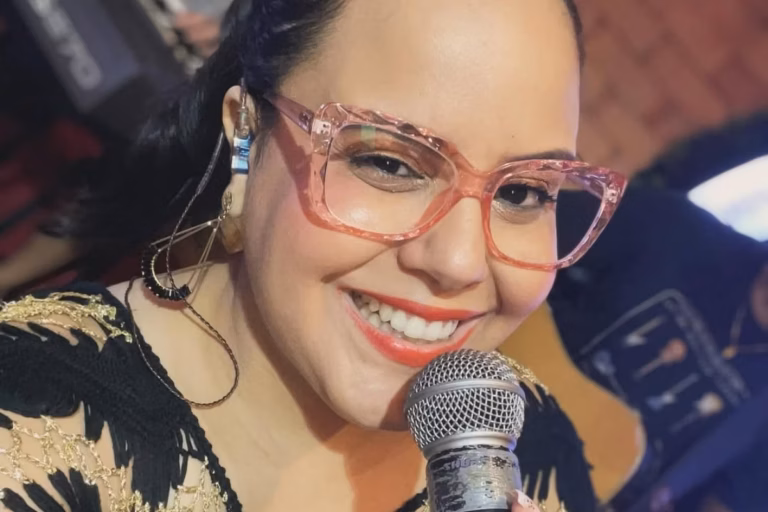 Quem era a cantora sertaneja que morreu horas após show em Cuiabá
