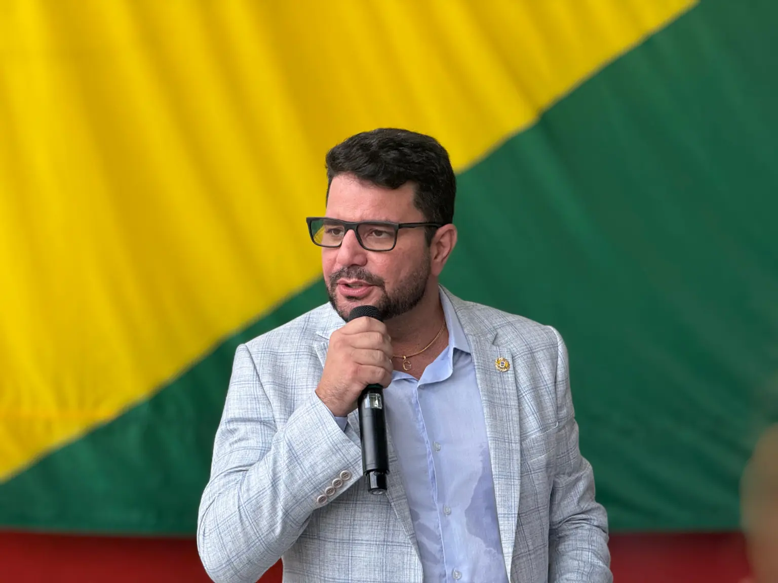 Gladson volta a exonerar e nomear comissionados nesta sexta-feira; veja a lista completa