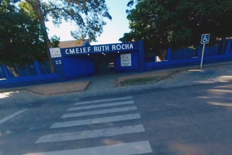 Orientadora de escola é investigada por deixar aluno autista de castigo no sol