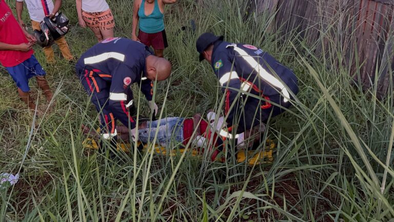 Motociclista evita colisão frontal com outra moto e cai em barranco em Rio Branco
