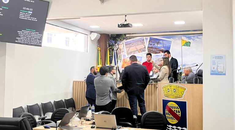 Câmara rejeita urgência e oposição sofre derrota ao tentar afastar Clendes da RBTrans