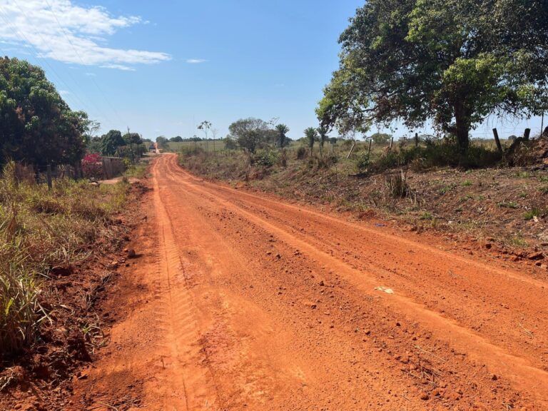 Deracre executa melhoramento de 36 km do Ramal Limeira, em Senador Guiomard
