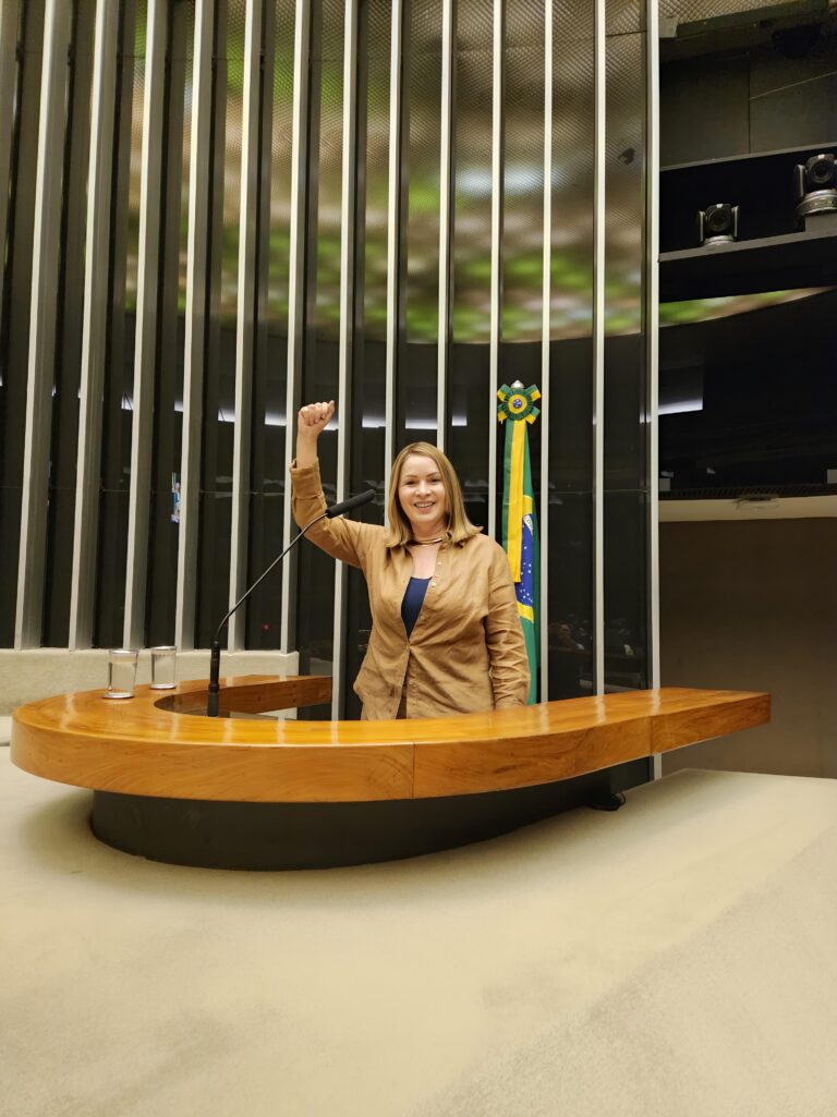 Câmara aprova projeto relatado por Socorro Neri que devolve tempo de serviço a servidores