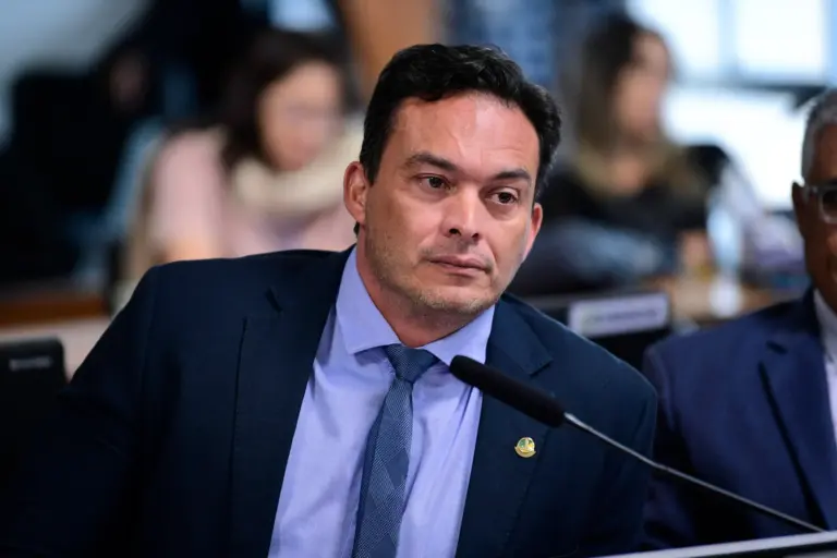 Acreano lidera disputa pelo Senado do RN e vira ‘pedra no sapato’ de governadora petista
