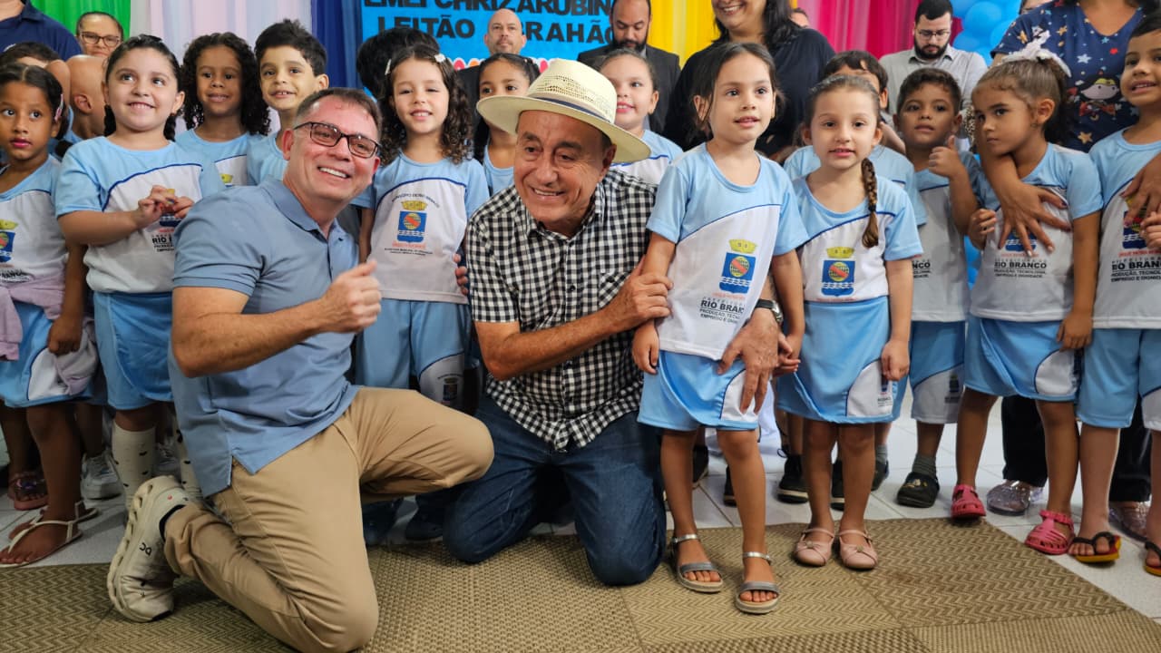 Prefeitura reinaugura escola no Manoel Julião após reforma de R$ 800 mil e anuncia mais cinco entregas