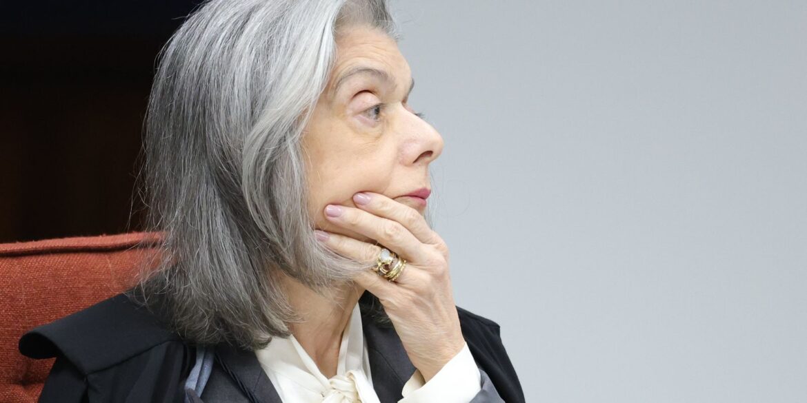 carmen-lucia-rebate-advogado-de-ramagem-e-defende-urnas-eletronicas