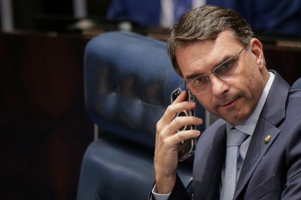 flavio-bolsonaro-diz-que-levara-a-trump-novas-denuncias-contra moraes