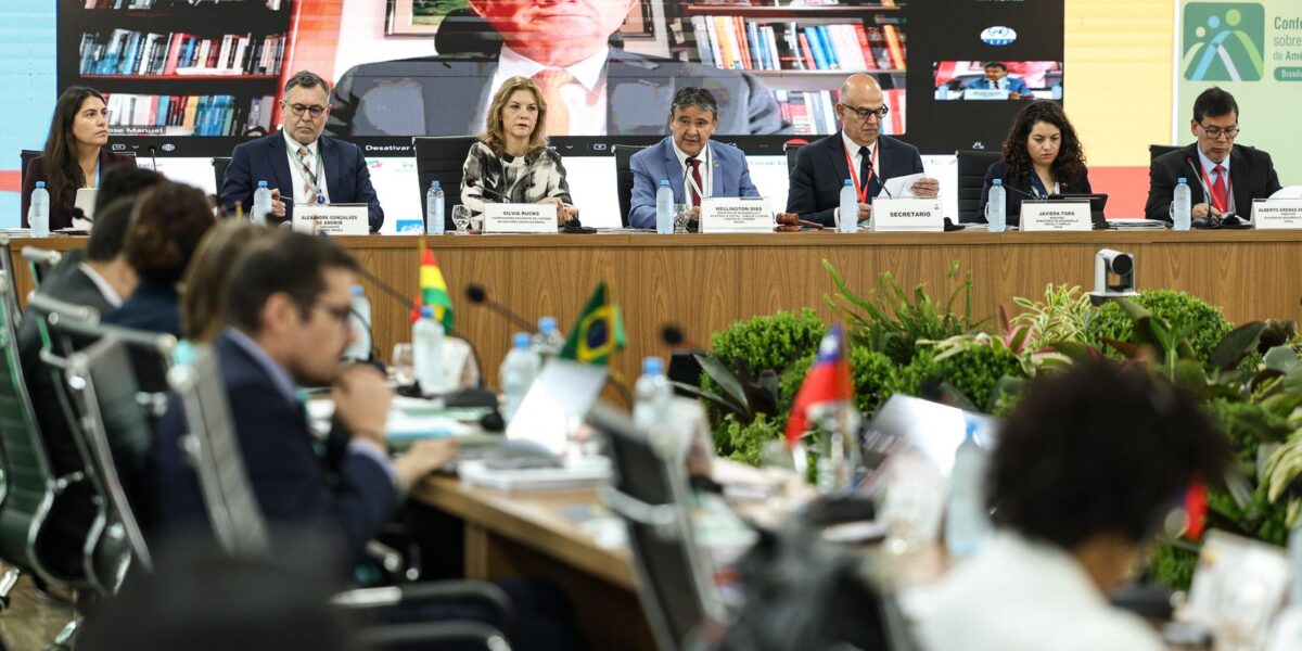 conferencia-debate-investimentos-para-erradicar-a-pobreza