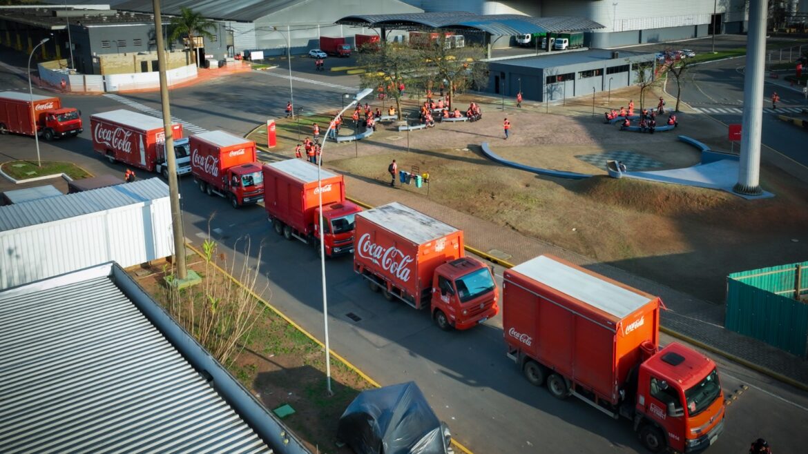 coca-cola-movimenta-r$-87,5-bilhoes-e-gera-574-mil-empregos-no-pais