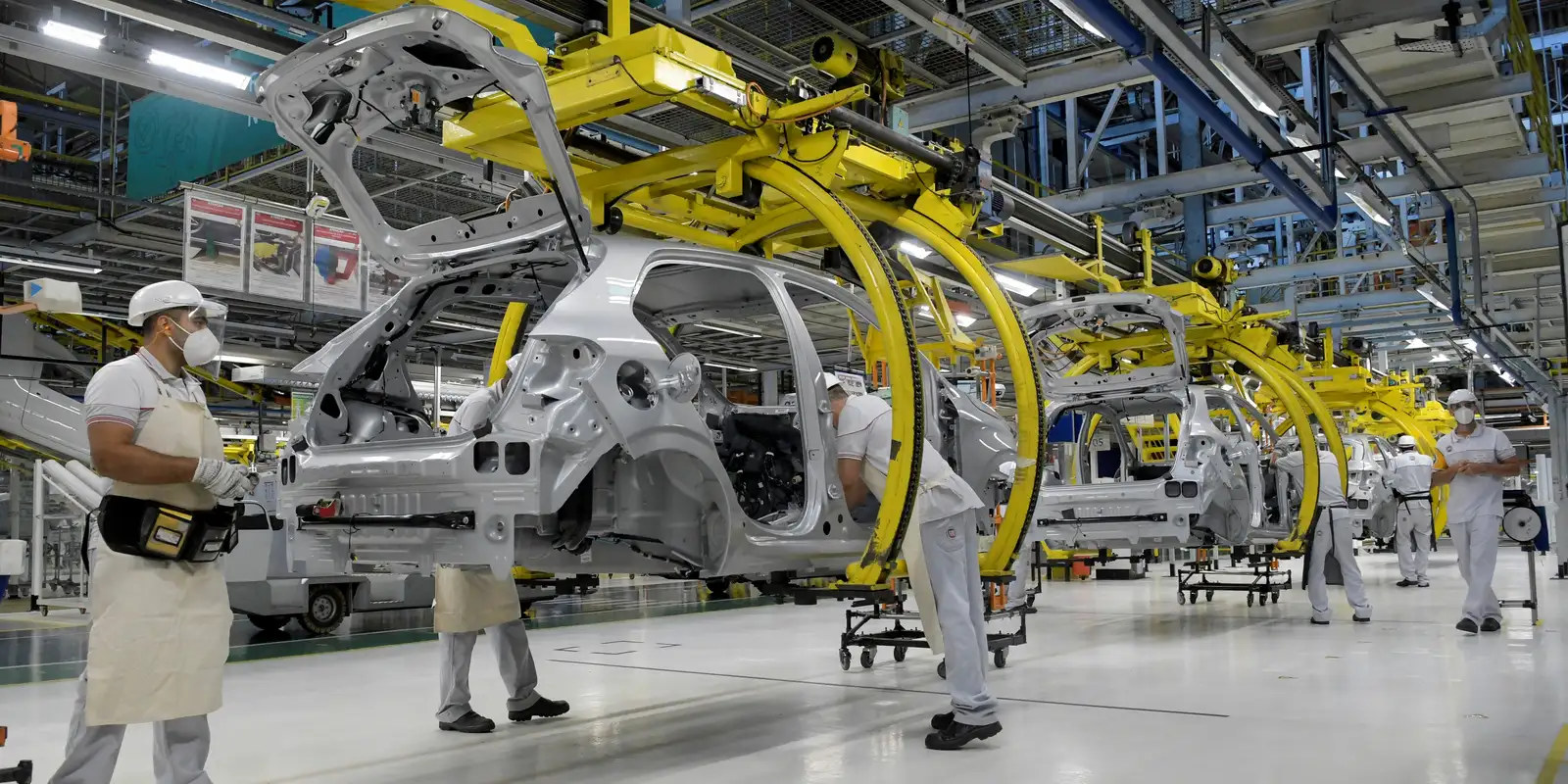 Produção industrial recua 0,2% em julho e acumula efeitos do juro alto