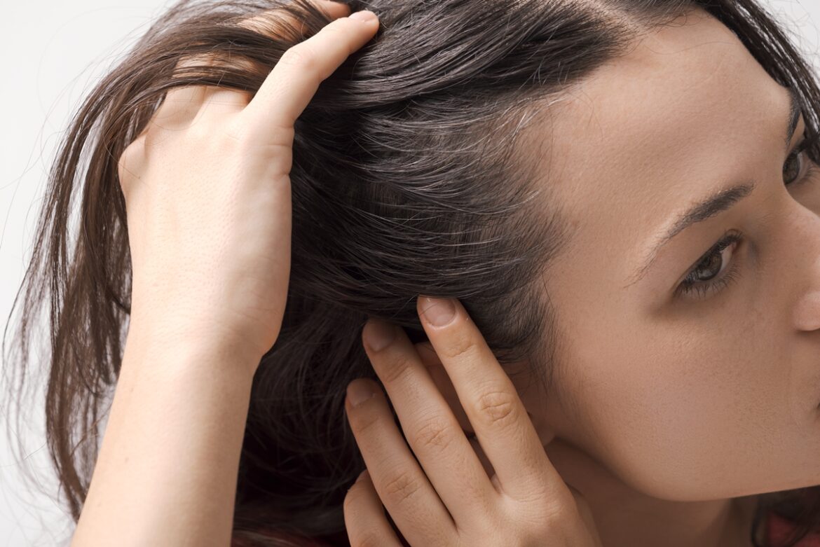 por-que-algumas-pessoas-tem-cabelos-brancos-prematuramente?-expert-diz