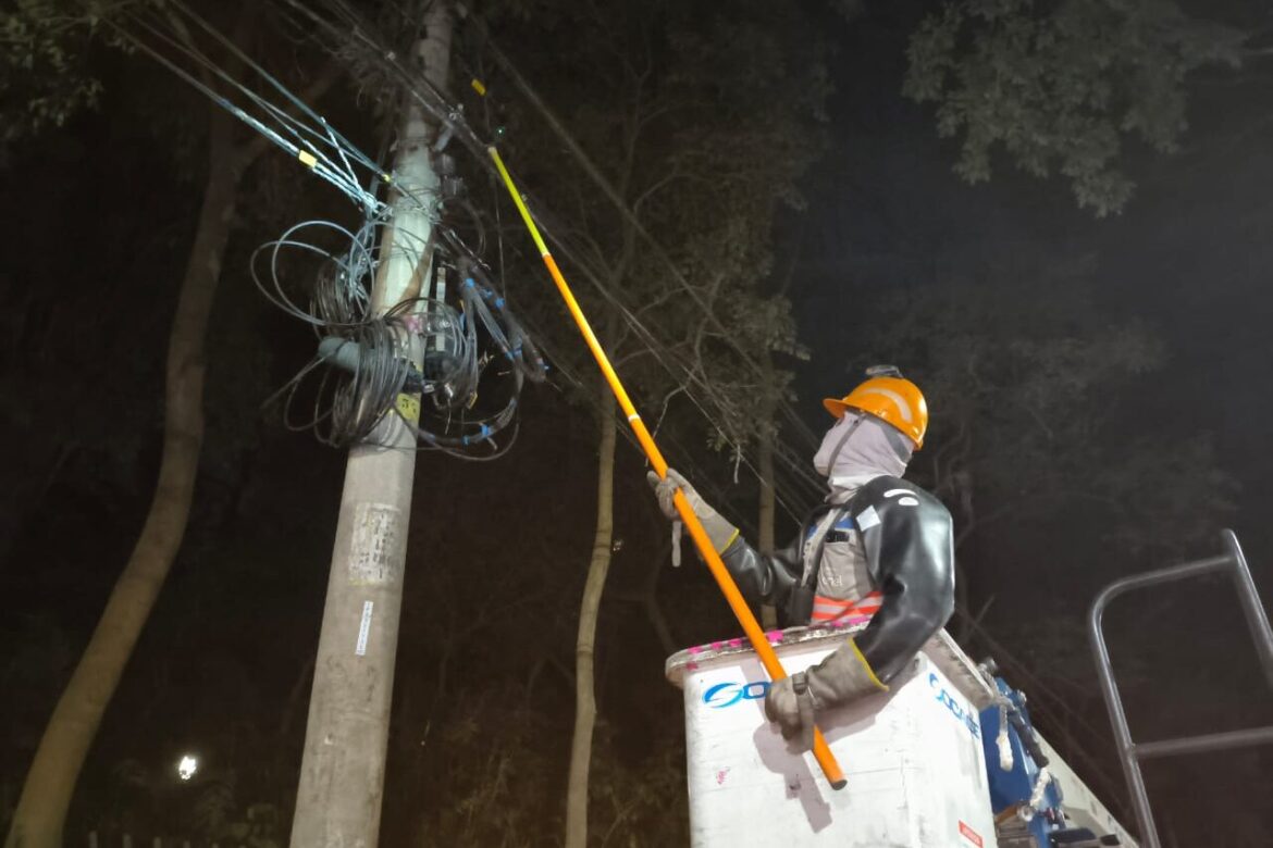 enel-remove-cabos-de-postes-nos-jardins,-em-sao-paulo