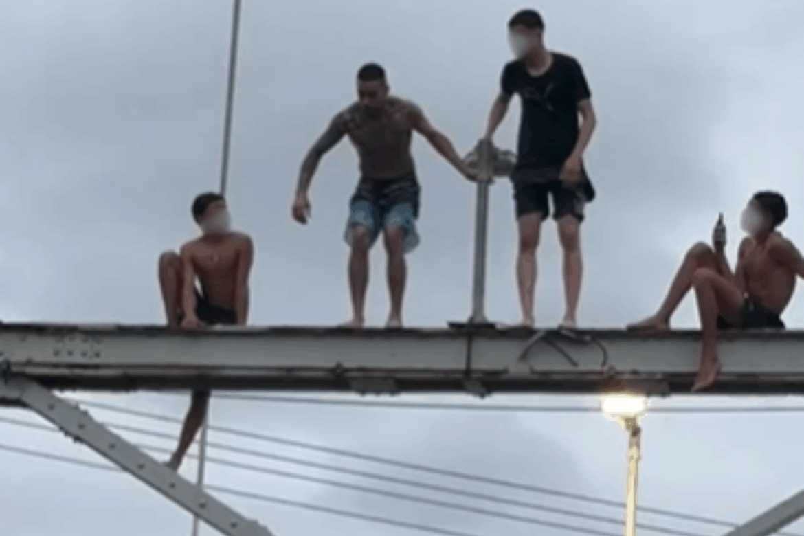 video:-mc-kauan-viraliza-apos-pular-de-ponte-suspensa-no-litoral-de-sp