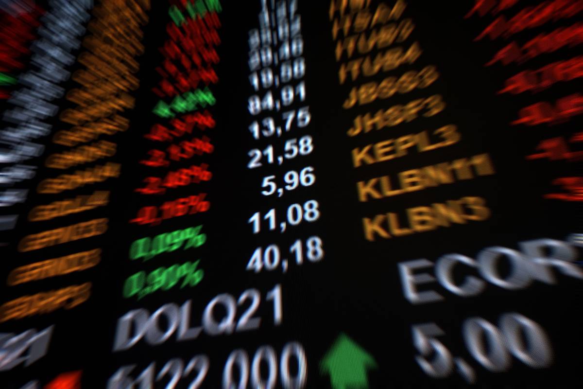 bolsa-dispara-e-dolar-cai-com-mercado-crente-em-corte-de-juros-nos-eua