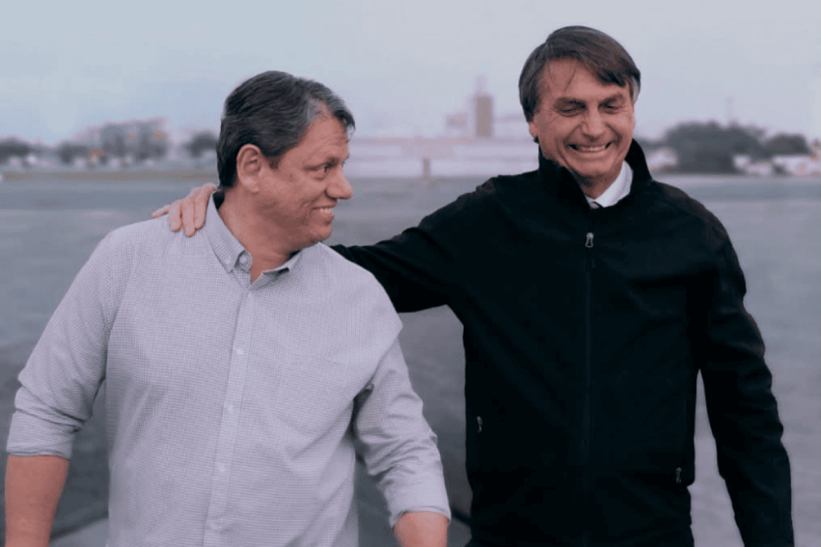 tarcisio-e-a-exigente-banca-examinadora-da-familia-bolsonaro