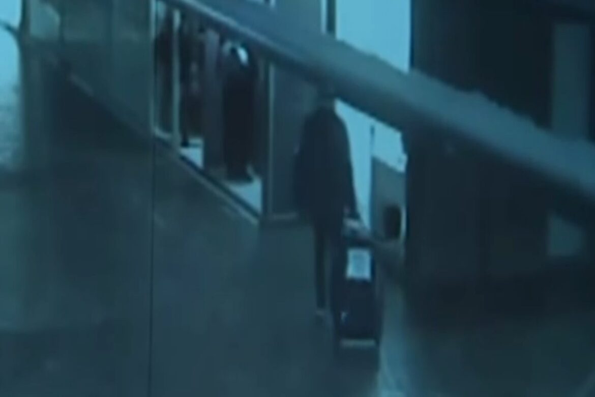 caso-da-mala:-video-mostra-publicitario-deixando-corpo-em-rodoviaria