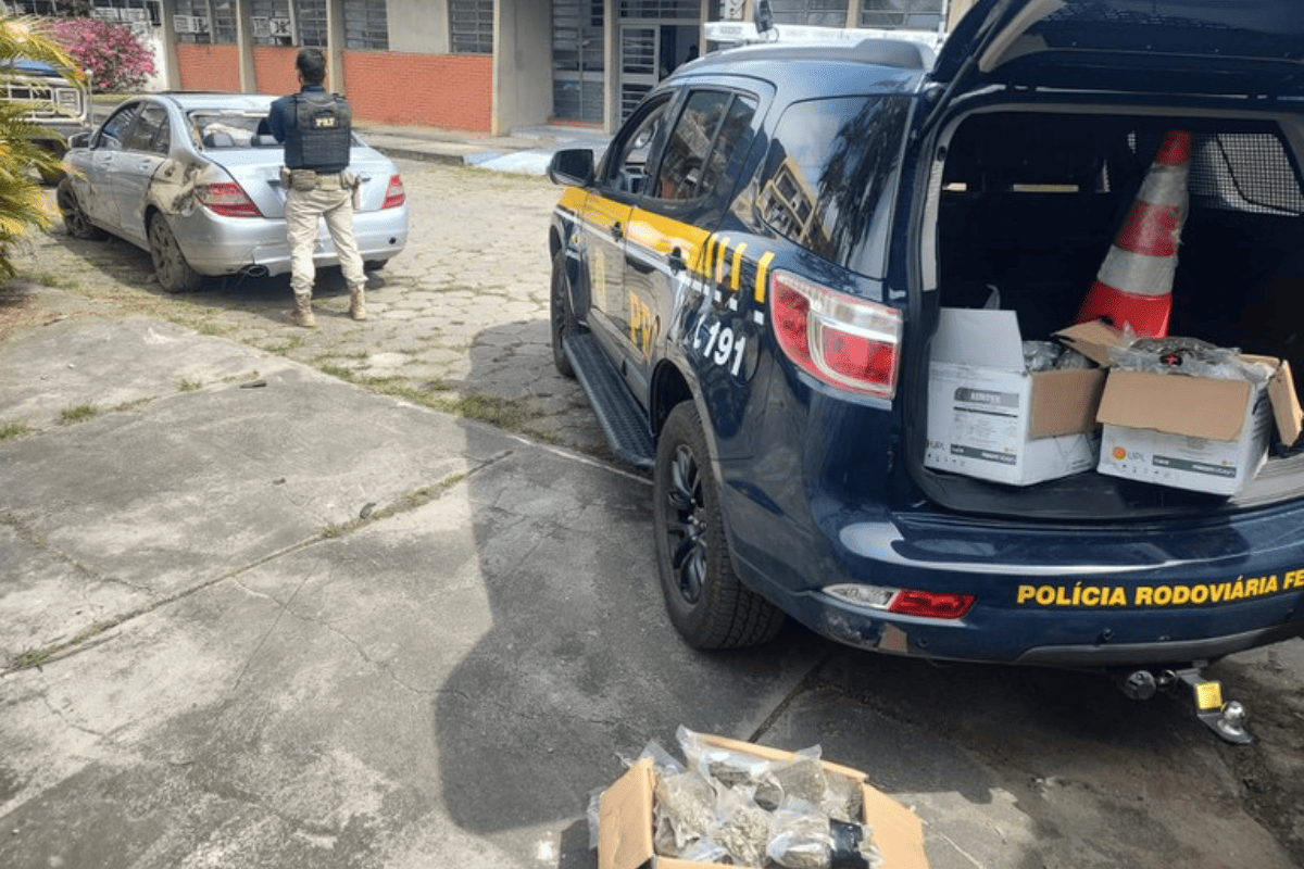 “supermaconha”:-homem-e-preso-apos-atolar-carro-cheio-de-droga-na-lama